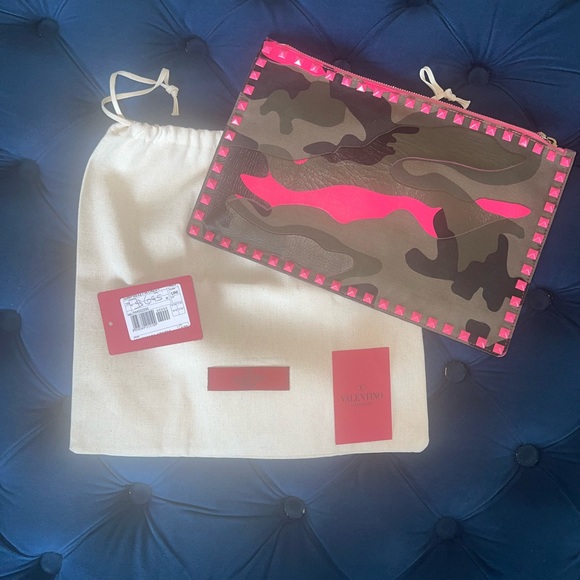 Authentic Valentino Camo clutch - Picture 12 of 14